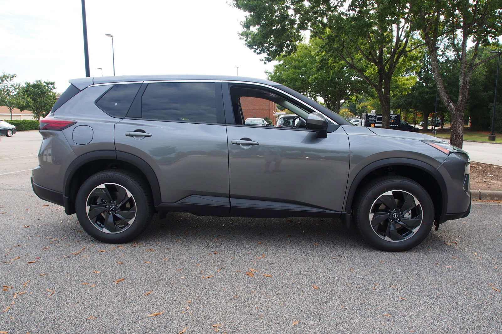 Used 2026 Nissan Rogue SV AWD/4WD image 8