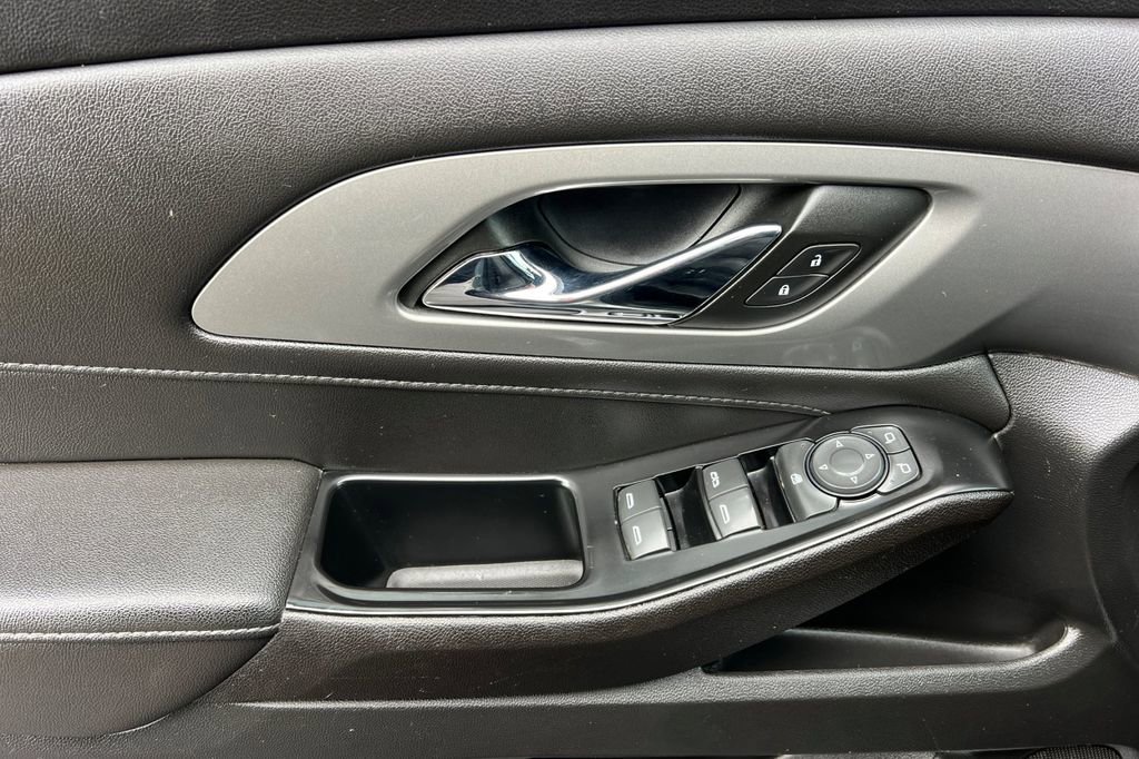 Used 2023 Chevrolet Traverse LT image 13