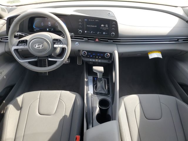 Used 2025 Hyundai Elantra Sport image 15