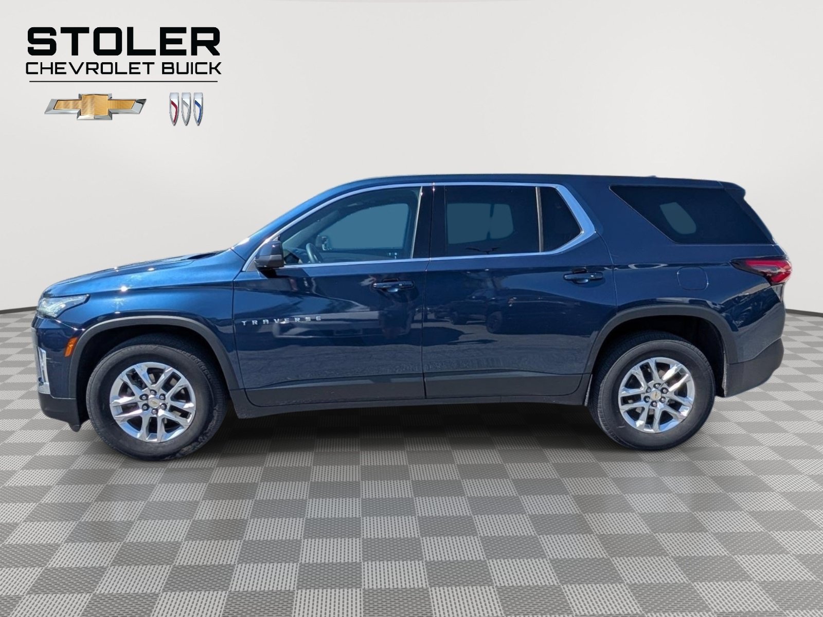 Used 2023 Chevrolet Traverse LS AWD/4WD image 2