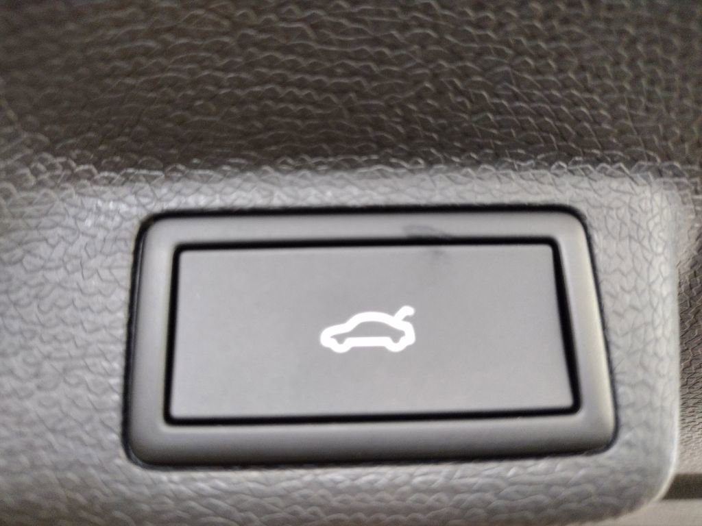 New 2025 Volkswagen ID. Buzz 1st Edition image 22