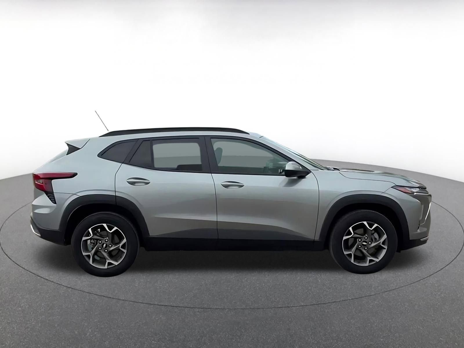 Used 2025 Chevrolet Trax LT w/ LT Convenience Package FWD image 16