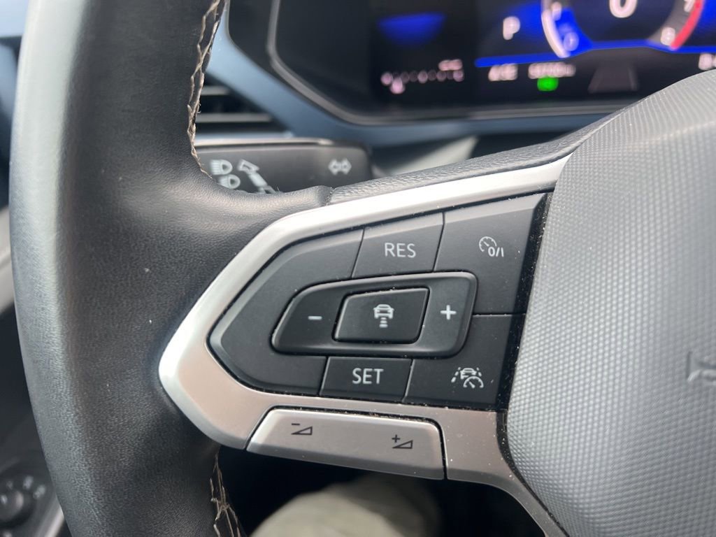 Used 2024 Volkswagen Taos SE image 16