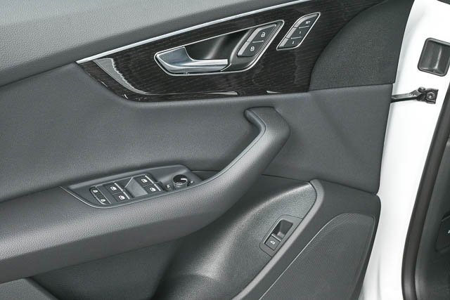 New 2025 Audi Q8 Premium image 6