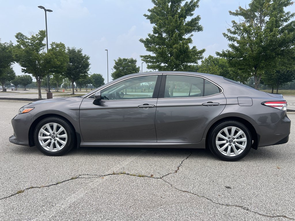 Used 2018 Toyota Camry LE FWD image 2