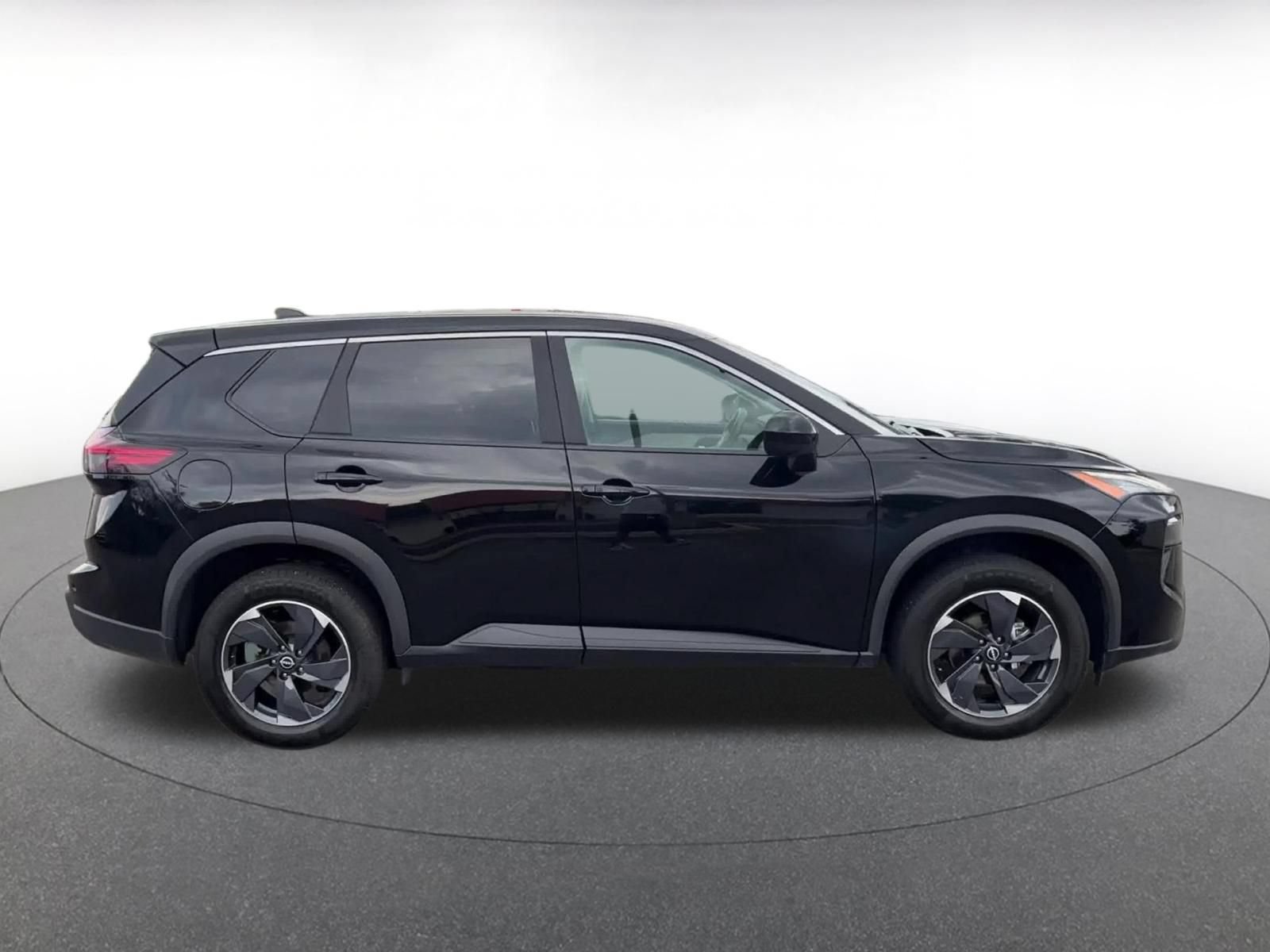 Used 2025 Nissan Rogue SV AWD/4WD image 13