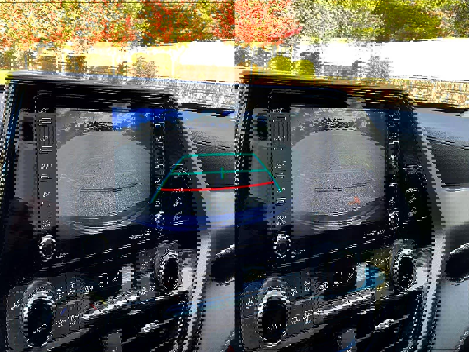 Used 2022 Toyota Highlander XLE image 20