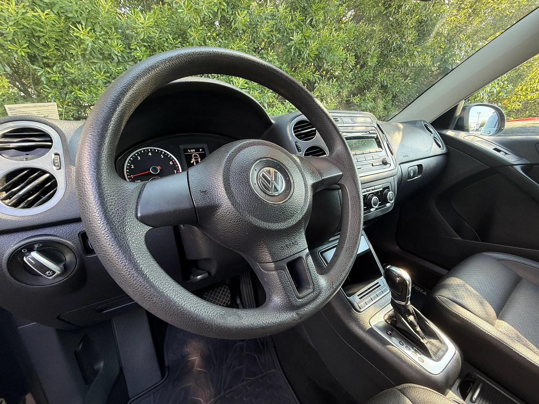 Used 2012 Volkswagen Tiguan LE FWD image 36