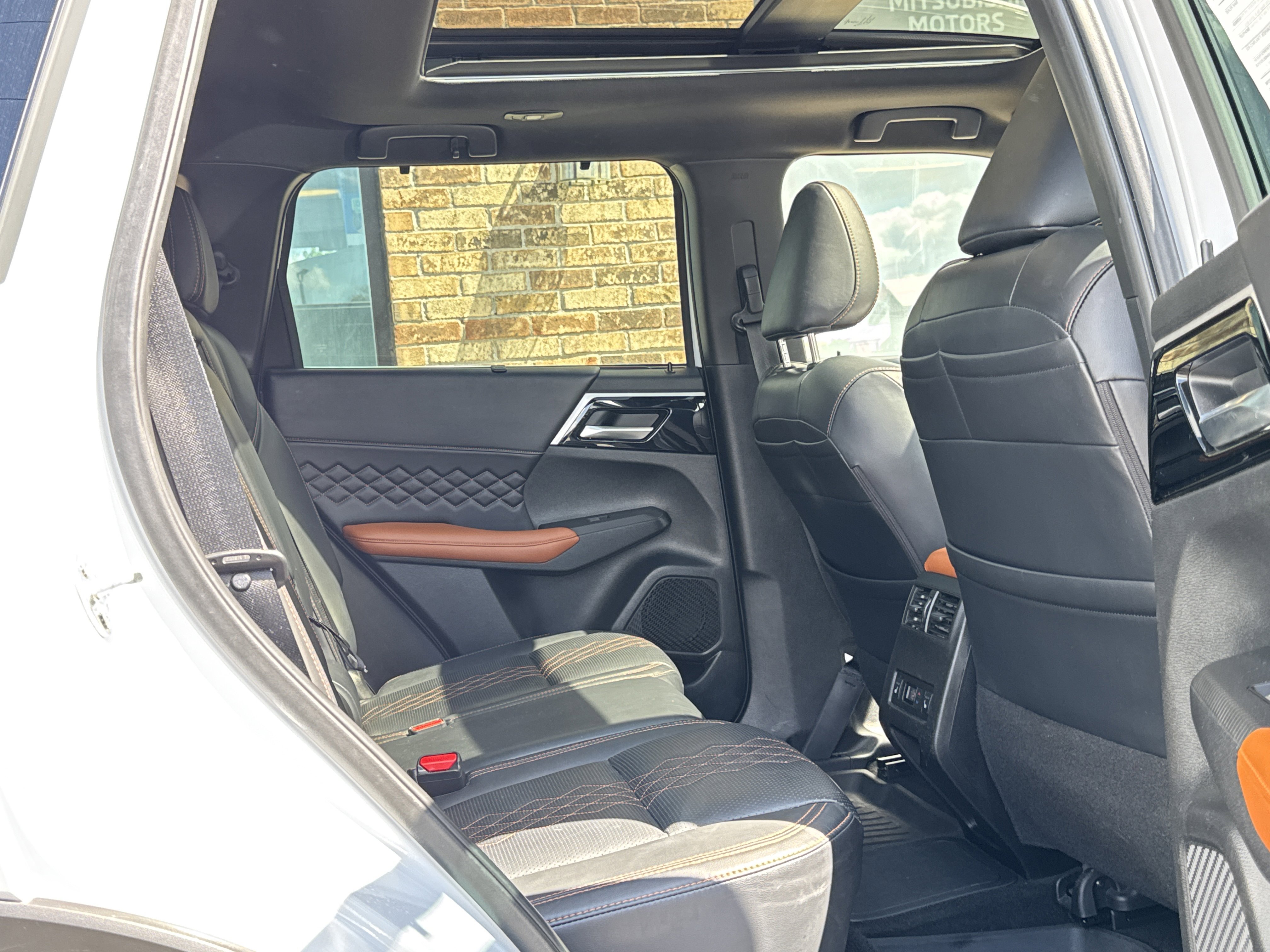 Used 2023 Mitsubishi Outlander SEL AWD/4WD image 14