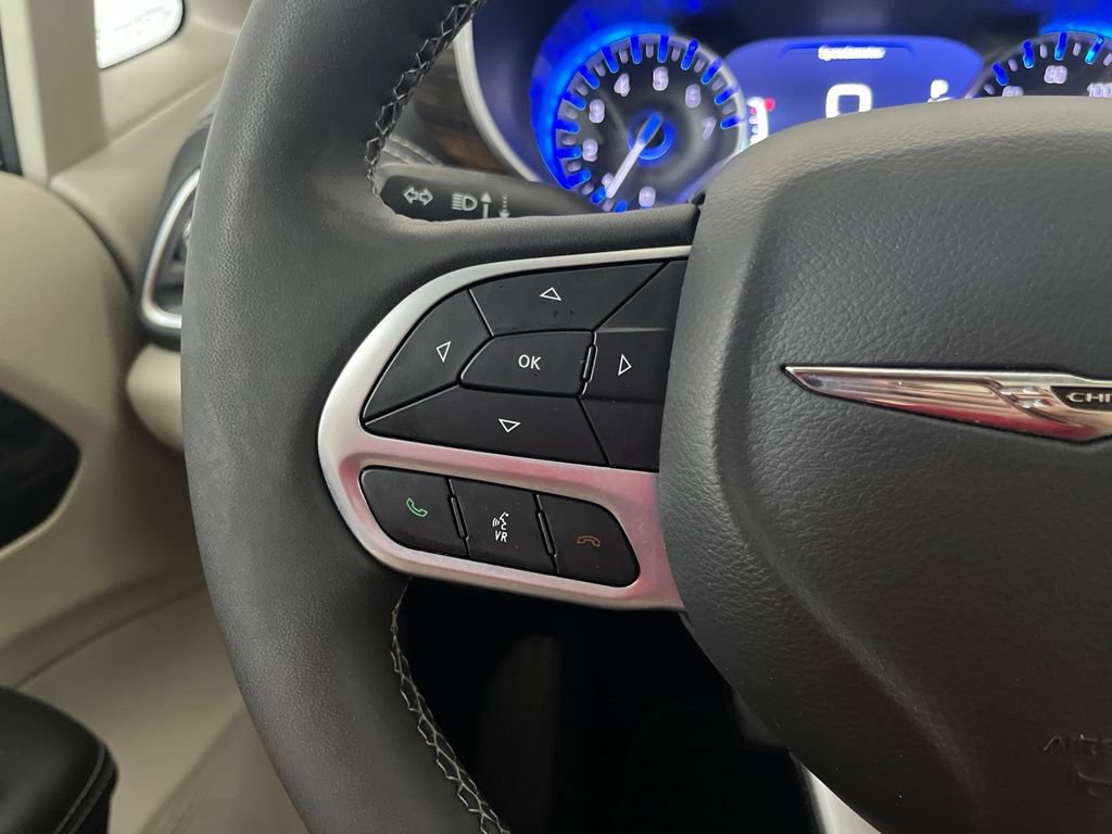 Used 2023 Chrysler Pacifica Limited FWD image 57