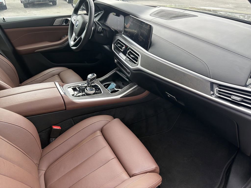 Used 2022 BMW X7 xDrive40i w/ Executive Package image 21