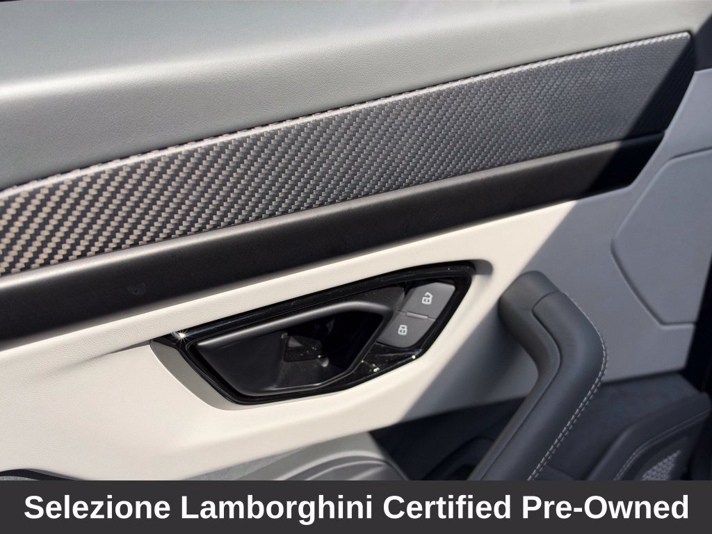 Used 2025 Lamborghini Urus SE AWD/4WD image 24