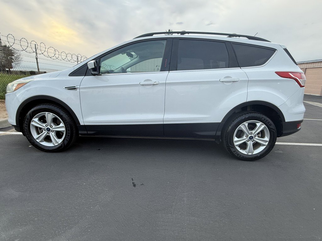 Used 2016 Ford Escape SE w/ Equipment Group 201A image 1