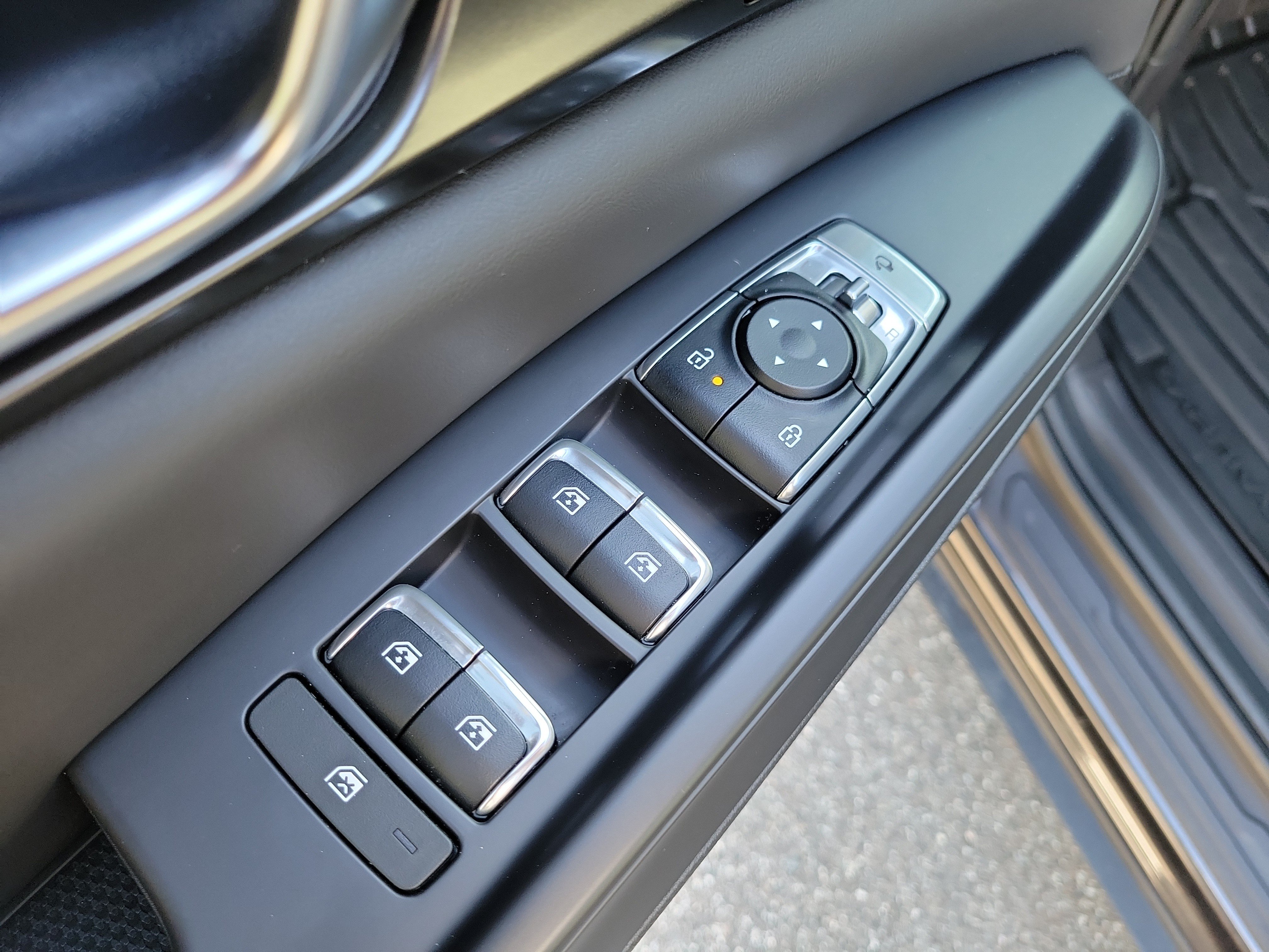 Certified 2025 Kia Carnival SX w/ SX Dark Edition Package FWD image 20