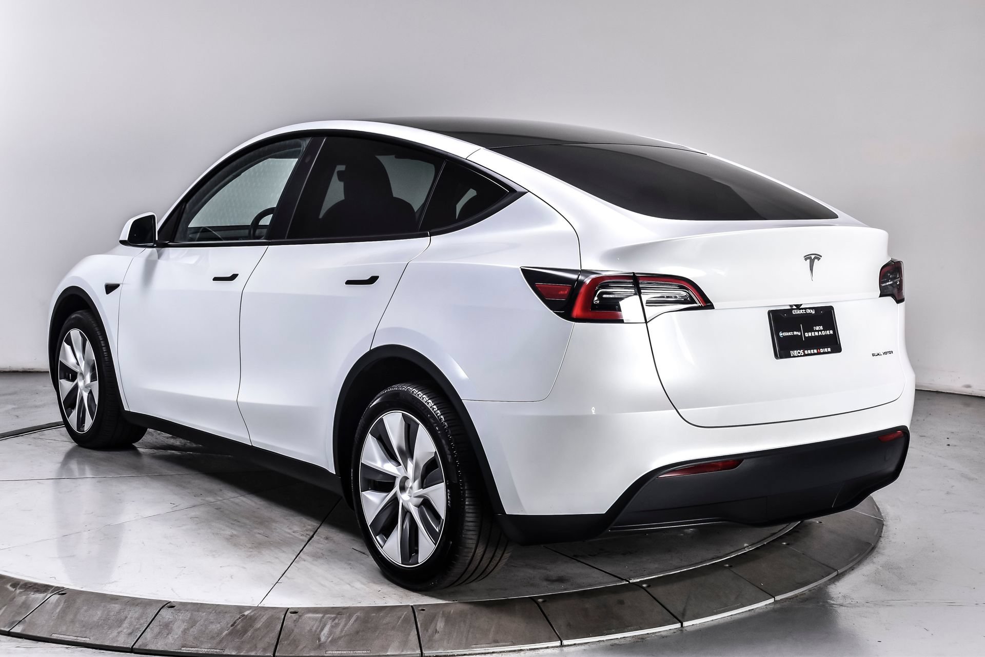 Used 2023 Tesla Model Y Long Range AWD/4WD image 4