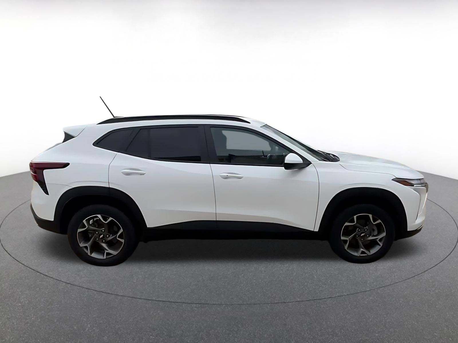 Used 2025 Chevrolet Trax LT w/ LT Convenience Package FWD image 13
