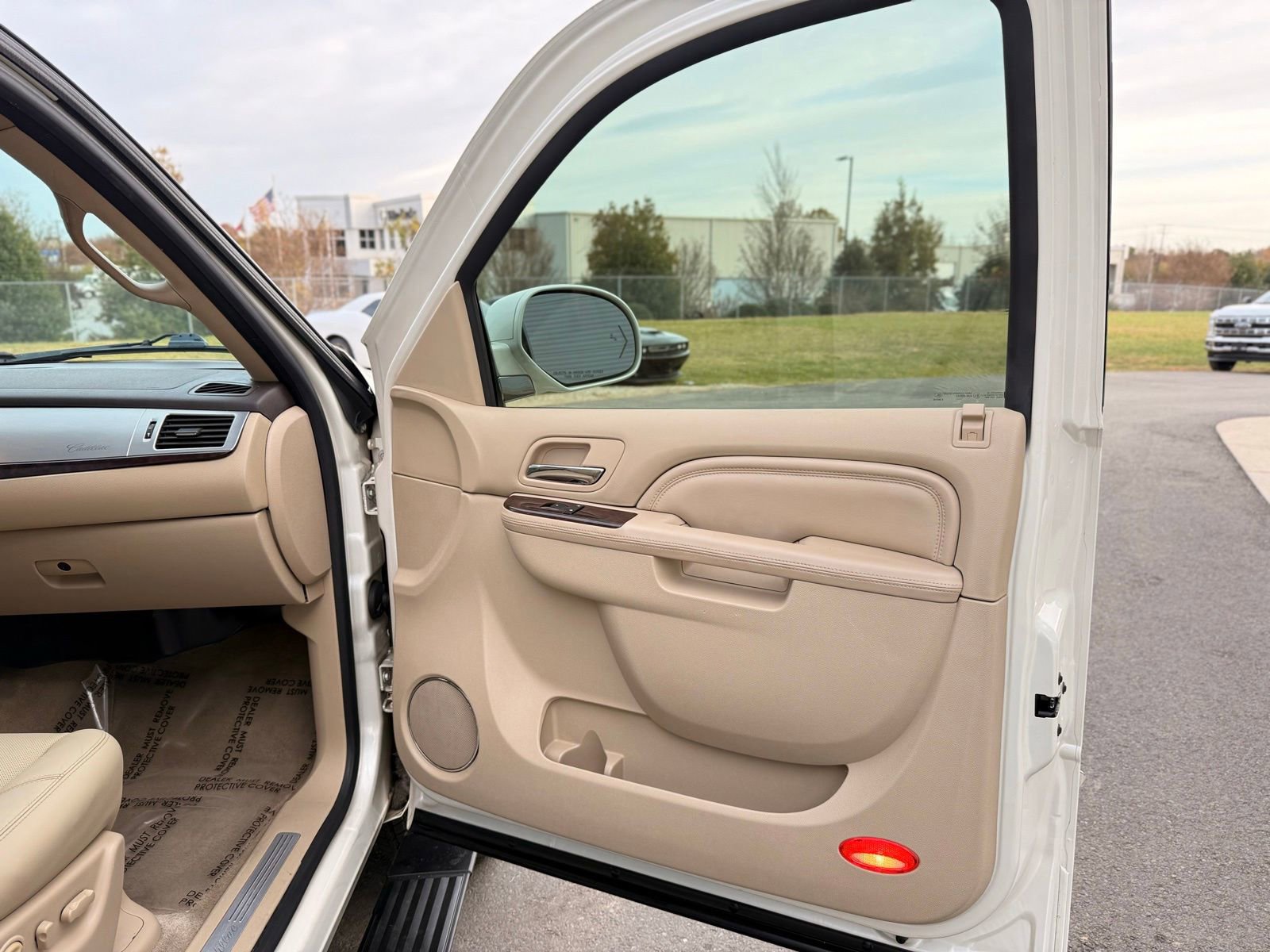 Used 2012 Cadillac Escalade ESV Luxury image 26