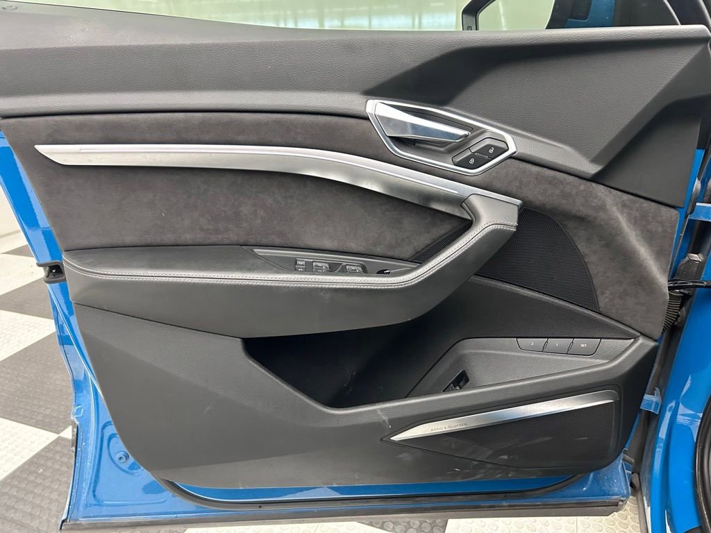 Used 2019 Audi e-tron Prestige w/ Prestige Package AWD/4WD image 10