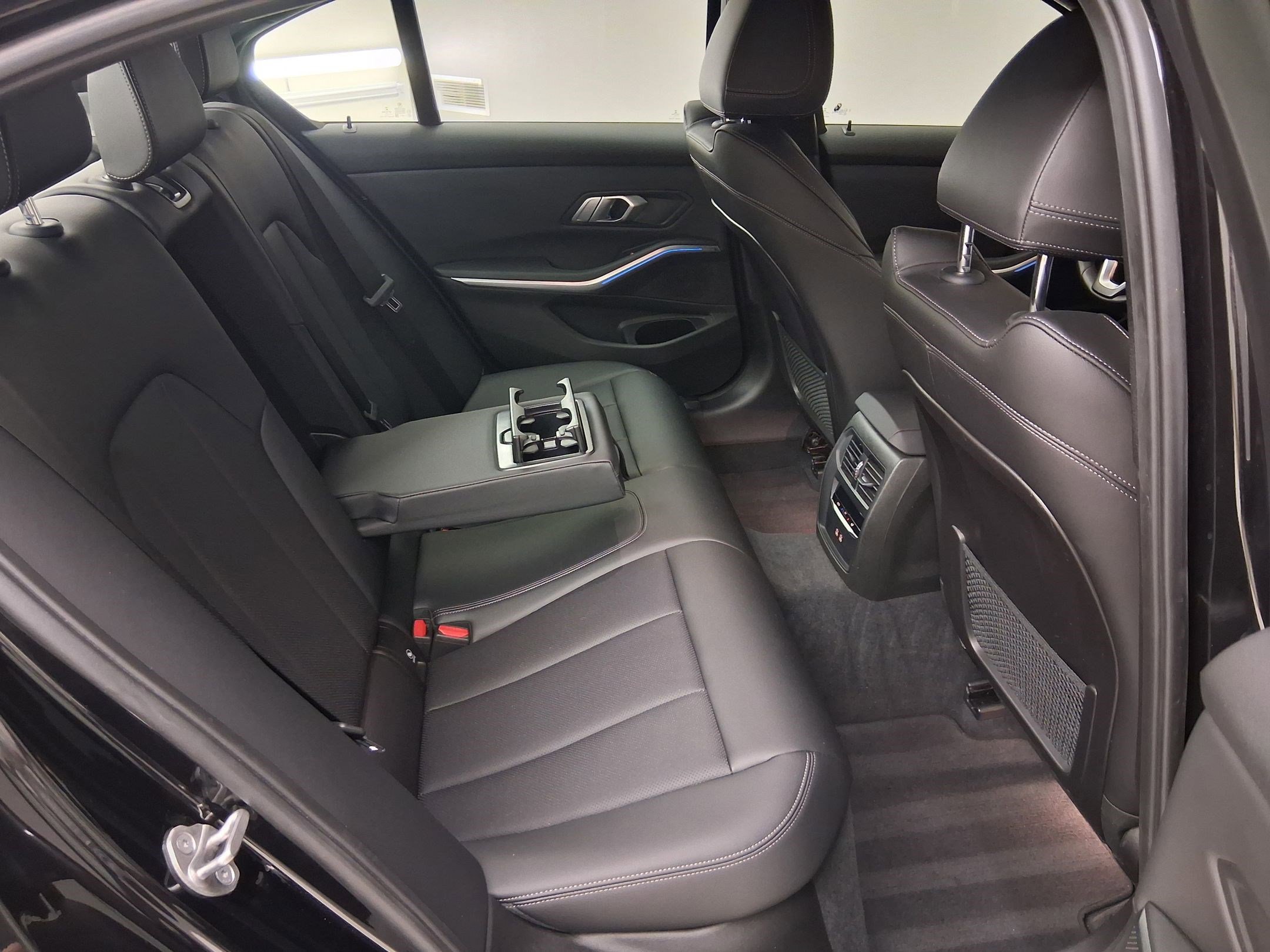 Used 2022 BMW 330e w/ Driving Assistance Package image 34