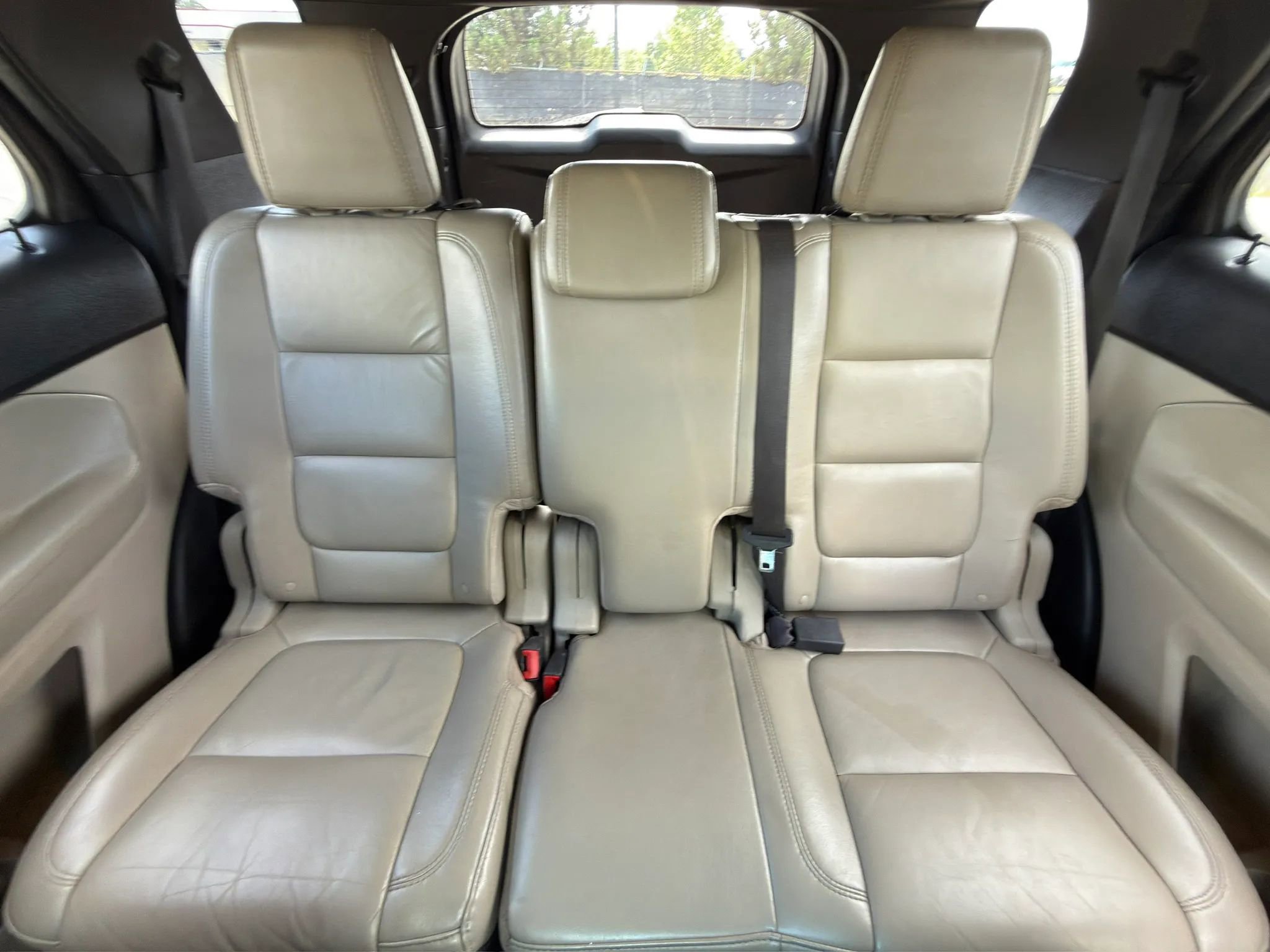 Used 2014 Ford Explorer XLT w/ Equipment Group 202A AWD/4WD image 22