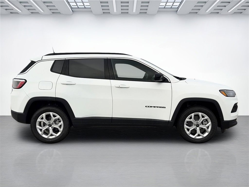 New 2026 Jeep Compass Latitude image 3