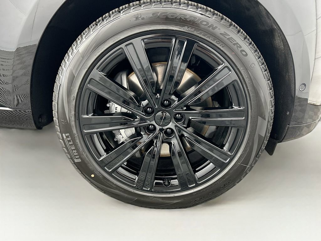 New 2026 Land Rover Range Rover SE image 32