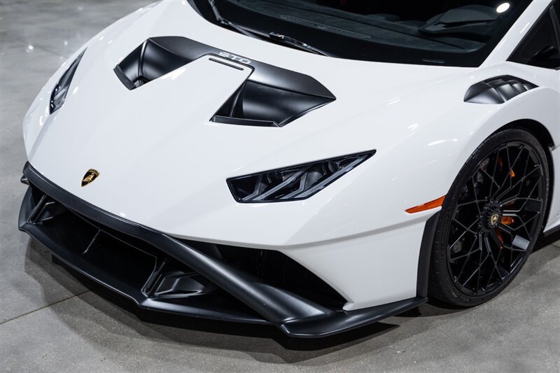 Used 2022 Lamborghini Huracan STO RWD image 11