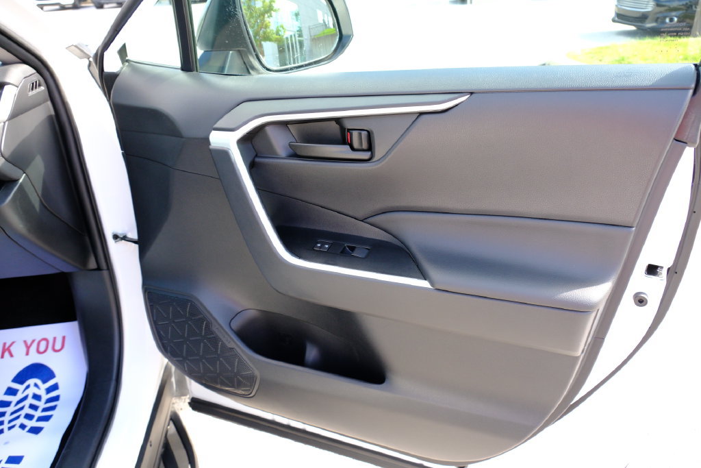 Used 2021 Toyota RAV4 LE AWD/4WD image 34