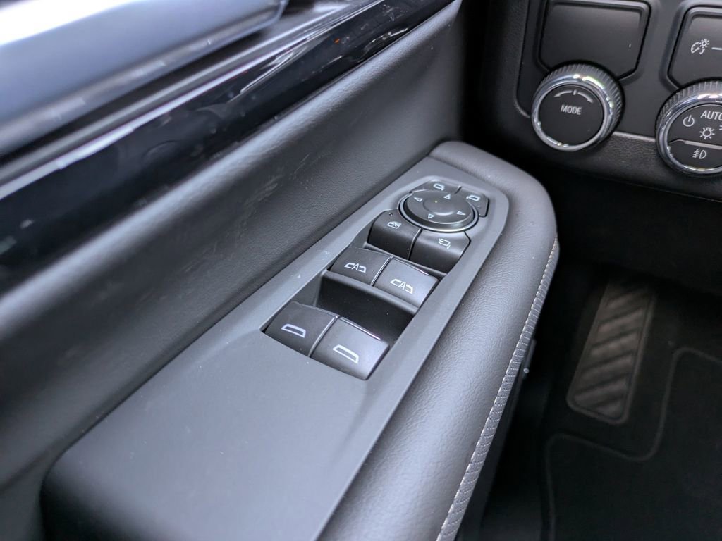 New 2025 Chevrolet Suburban Premier image 28