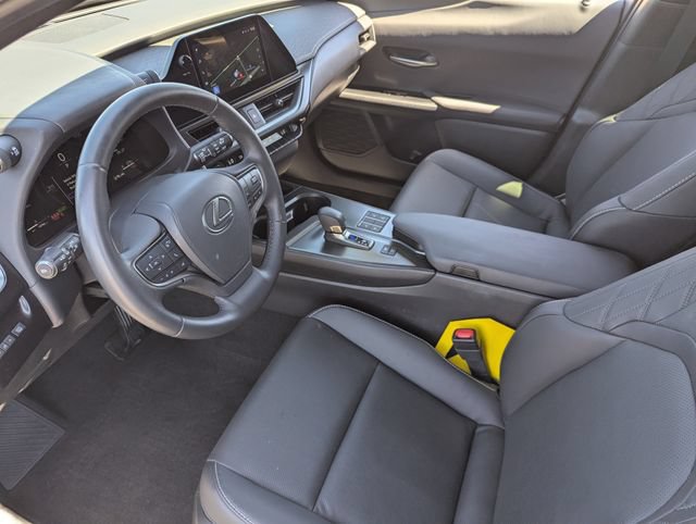 Used 2025 Lexus UX 300h FWD w/ Accessory Package (Z2) image 18