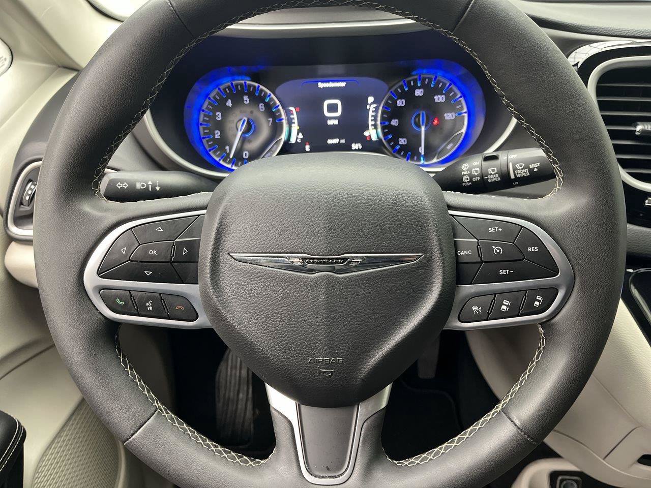 Used 2024 Chrysler Pacifica Touring-L FWD image 14