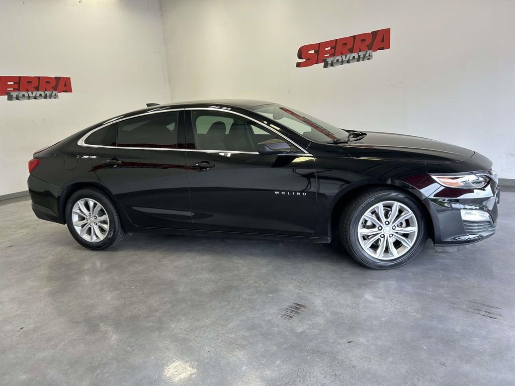 Used 2022 Chevrolet Malibu LS FWD image 2