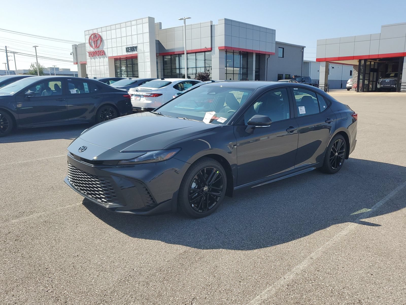 New 2026 Toyota Camry SE w/ Convenience Package FWD image 2