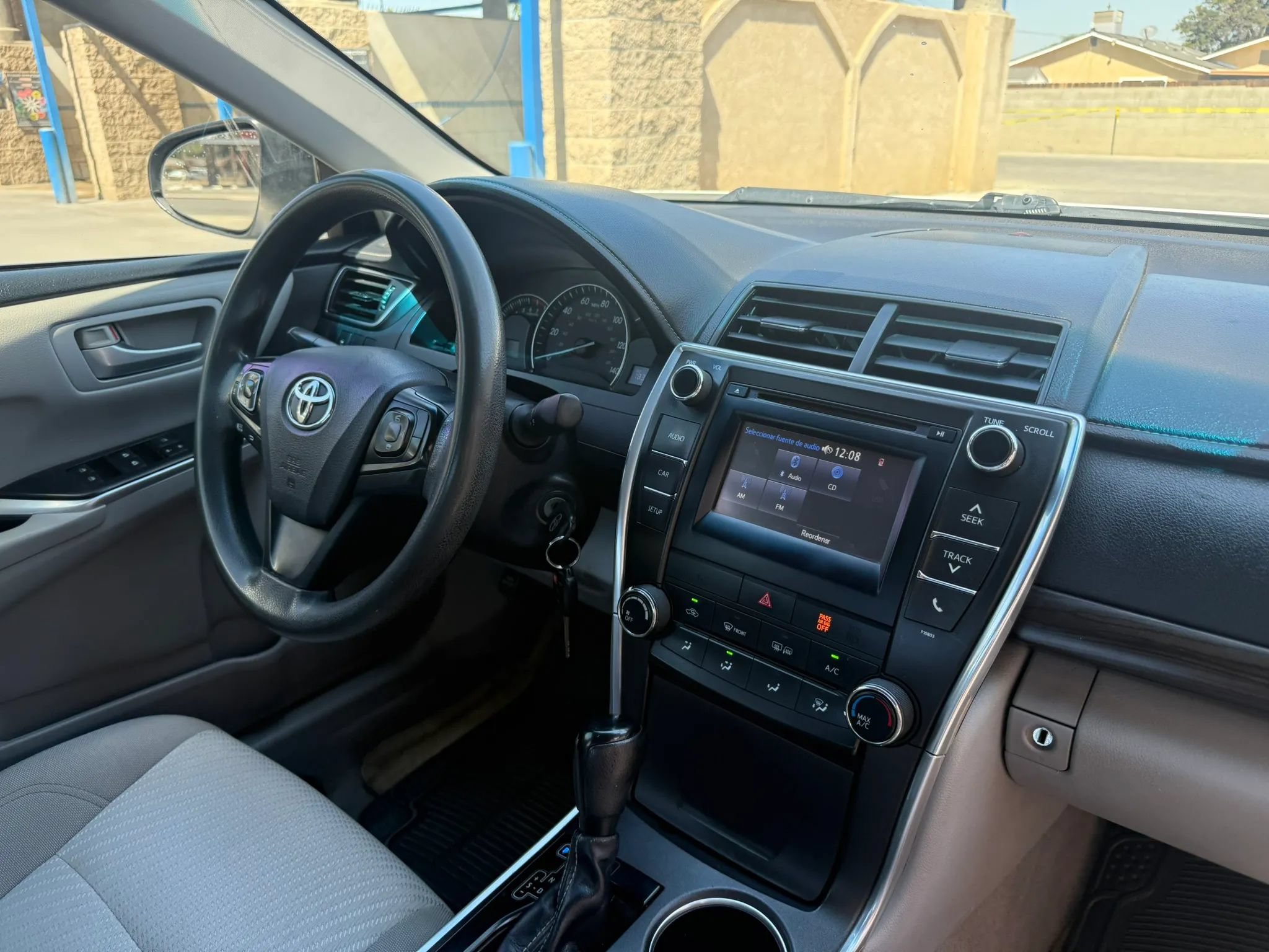Used 2015 Toyota Camry LE FWD image 15