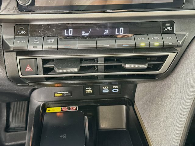 Used 2025 Toyota Camry LE w/ Convenience Package FWD image 13
