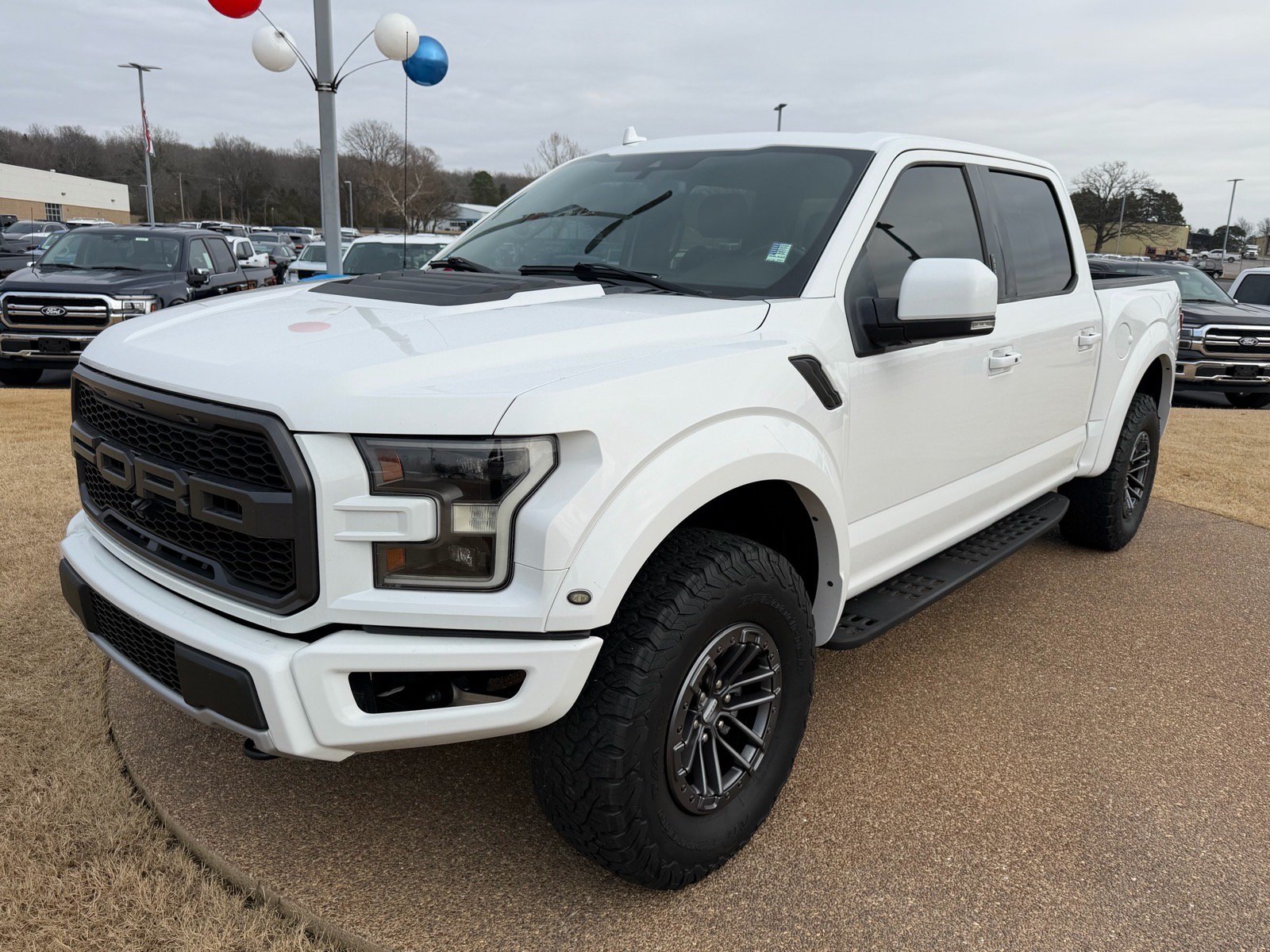 Used 2019 Ford F150 Raptor w/ Equipment Group 802A Luxury AWD/4WD image 3