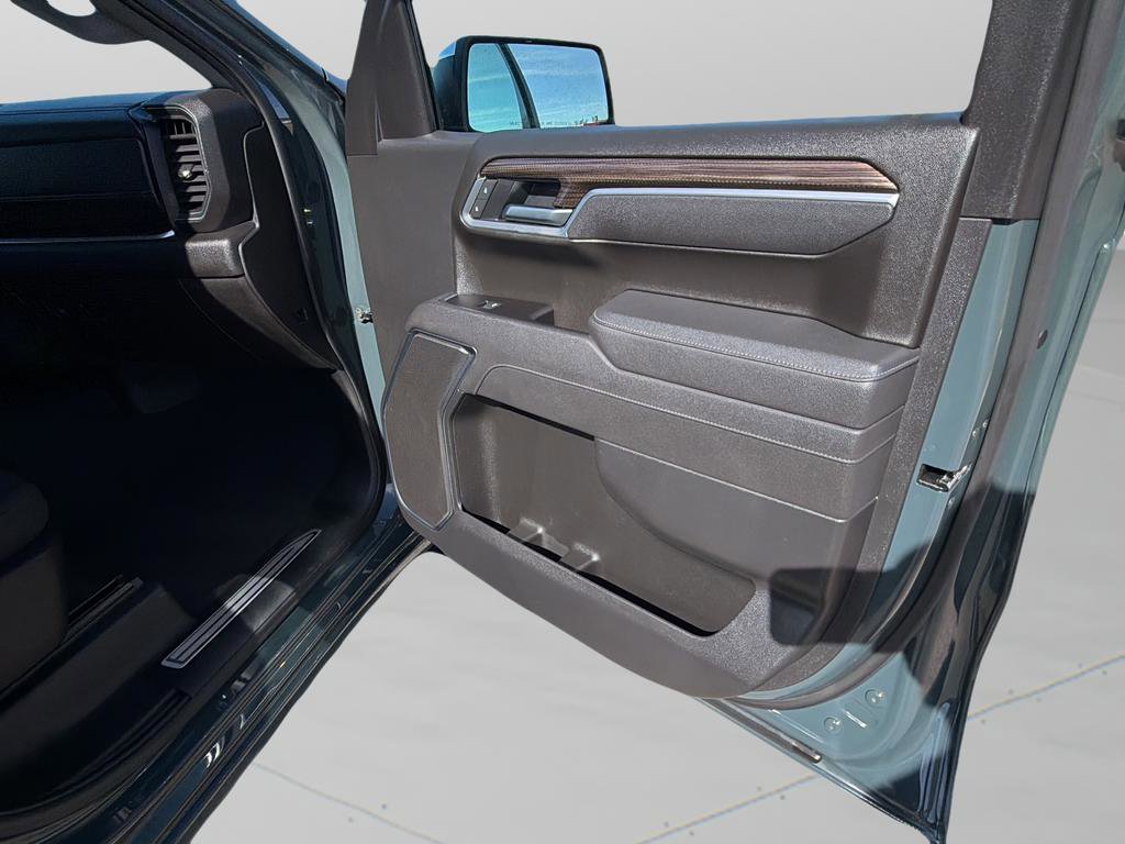 Used 2025 Chevrolet Silverado 1500 LT image 10