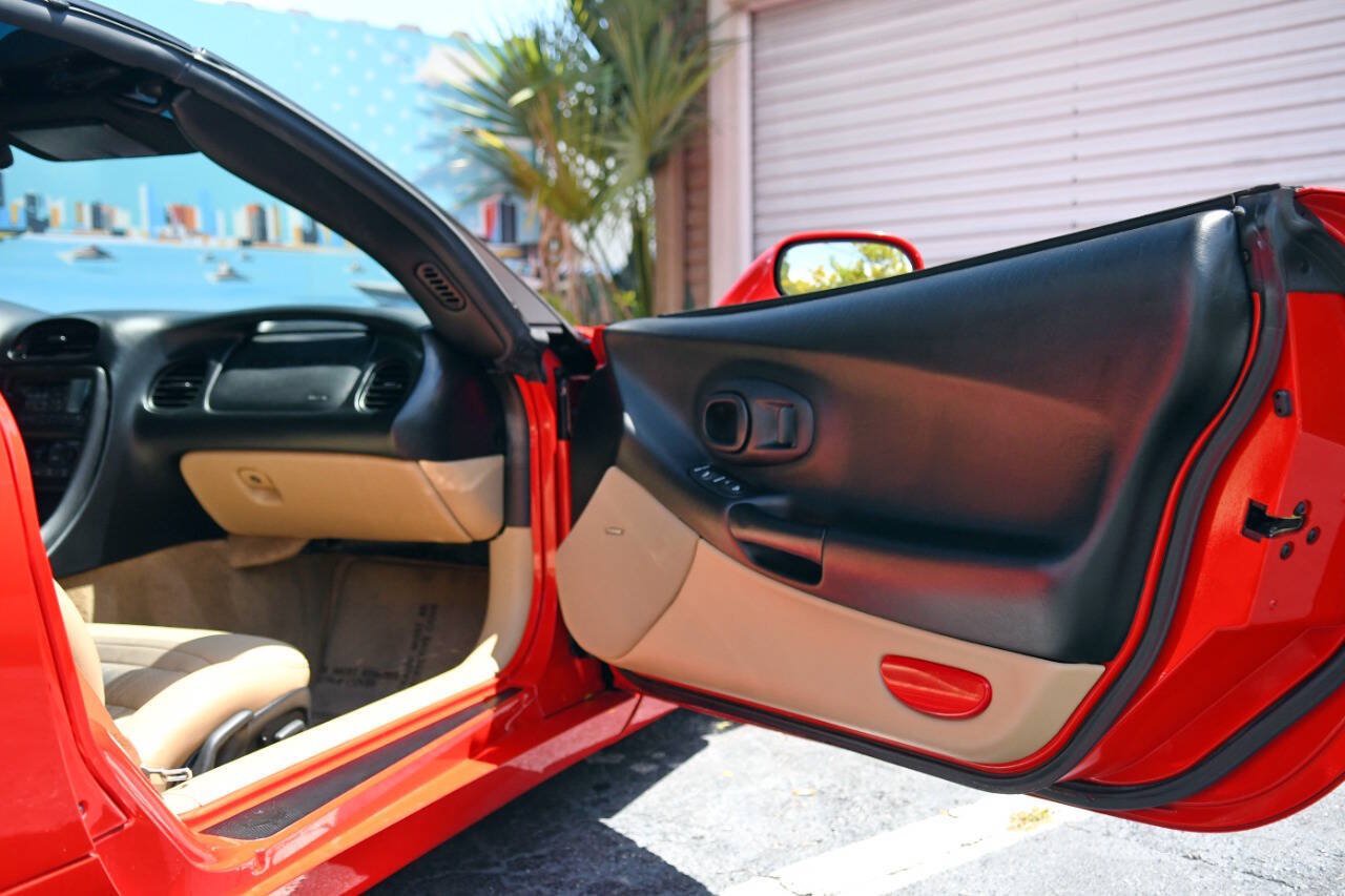 Used 2004 Chevrolet Corvette Coupe w/ Roof Package RWD image 36