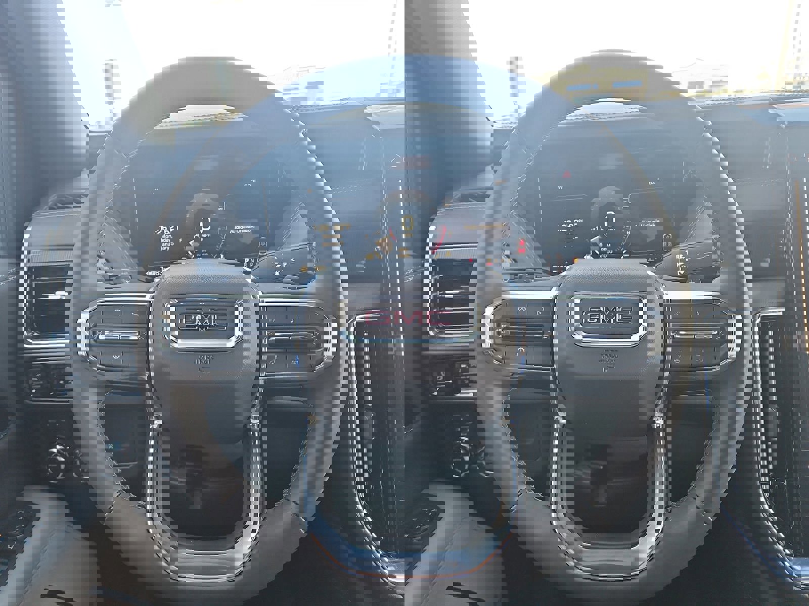 Used 2025 GMC Yukon Elevation image 12