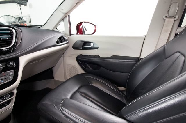 Used 2022 Chrysler Pacifica Touring-L AWD/4WD image 7