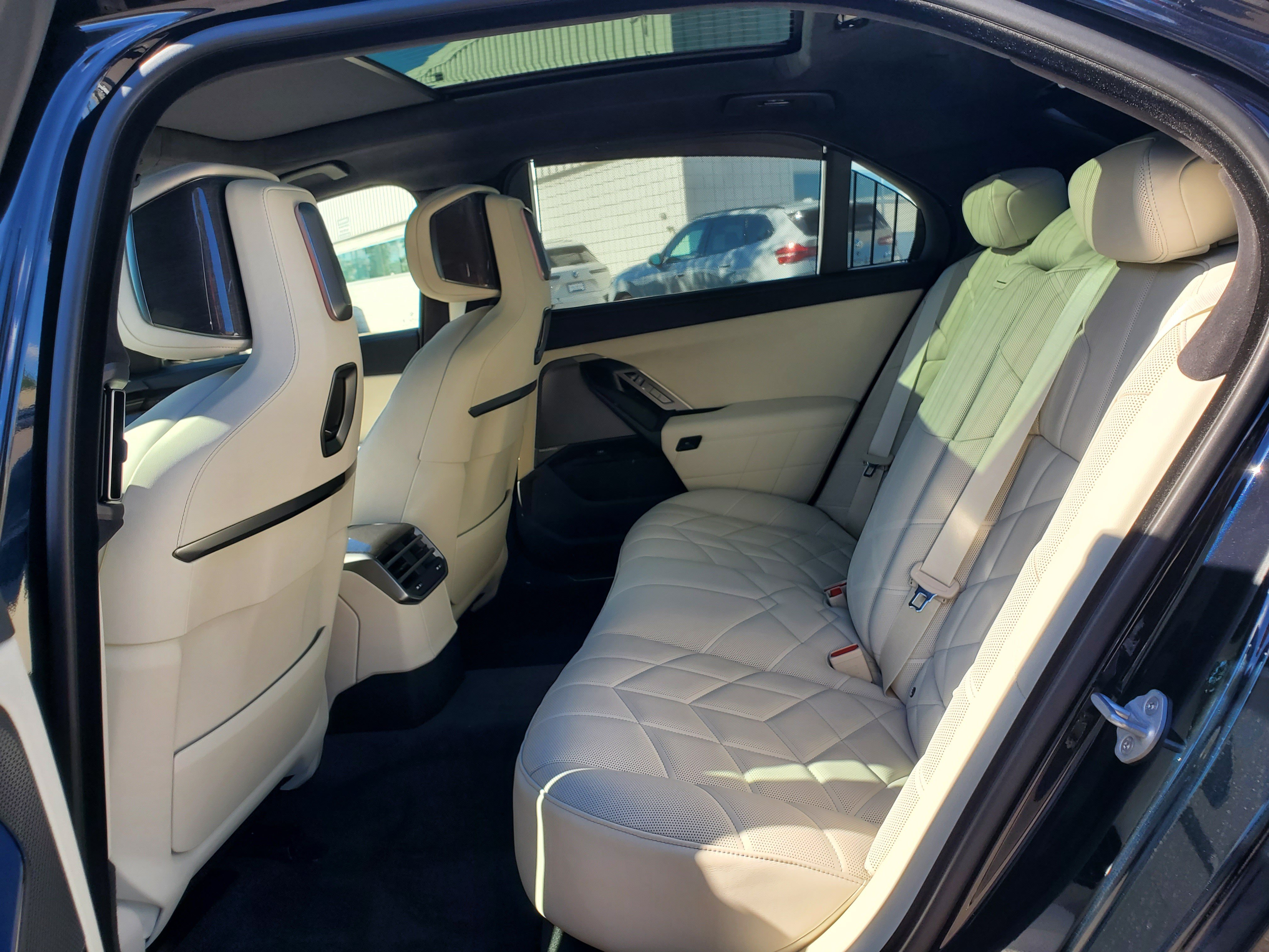 New 2027 BMW 740i xDrive w/ Executive Package AWD/4WD image 30