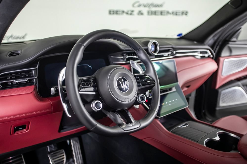 Used 2023 Maserati Grecale Trofeo AWD/4WD image 21