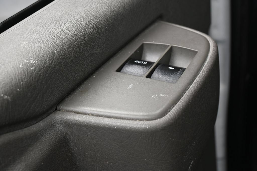 Used 2018 Chevrolet Express 2500 RWD image 14
