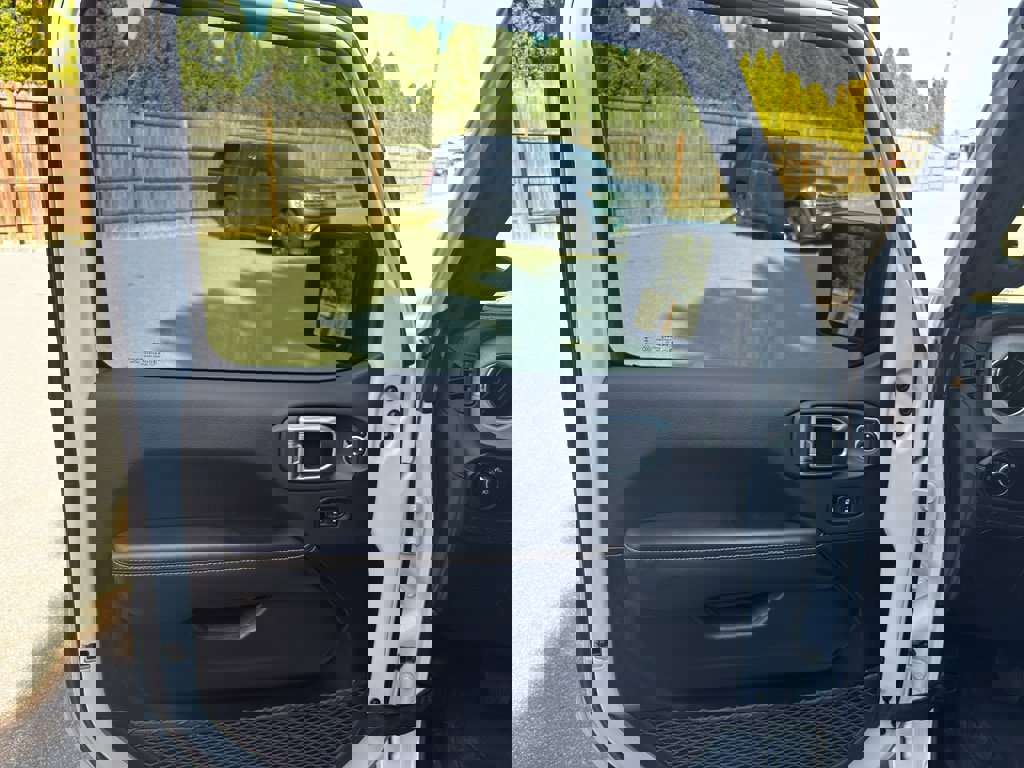 Used 2024 Jeep Wrangler Sahara image 16