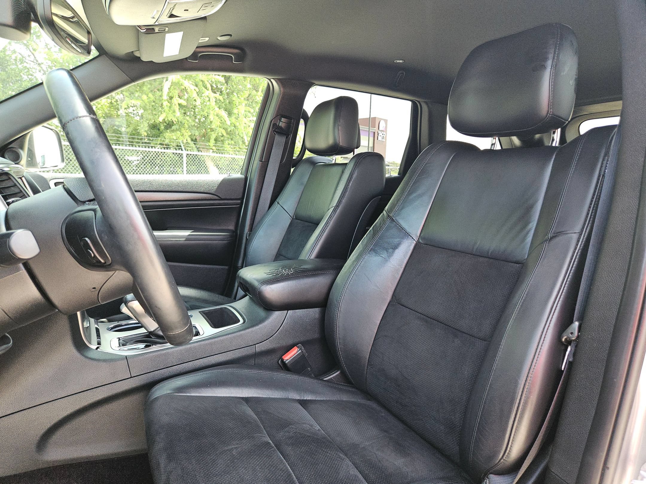 Used 2018 Jeep Grand Cherokee Altitude RWD image 13