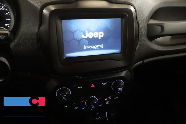 Used 2020 Jeep Renegade Latitude w/ Cold Weather Group FWD image 17