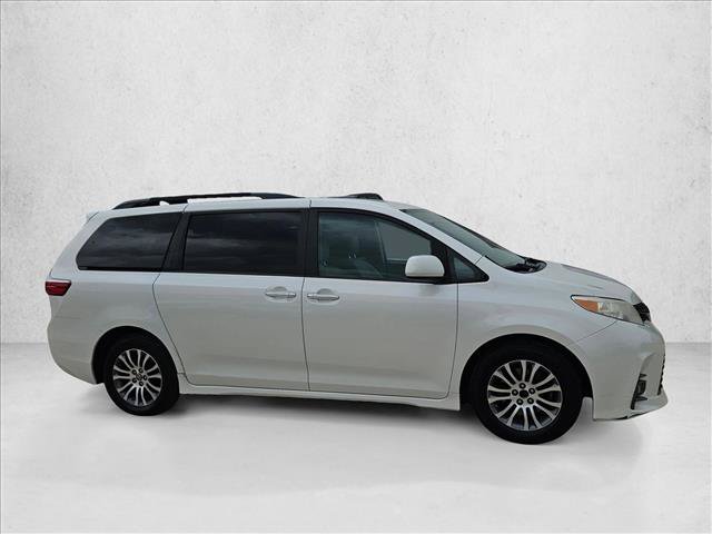 Used 2018 Toyota Sienna XLE FWD image 4
