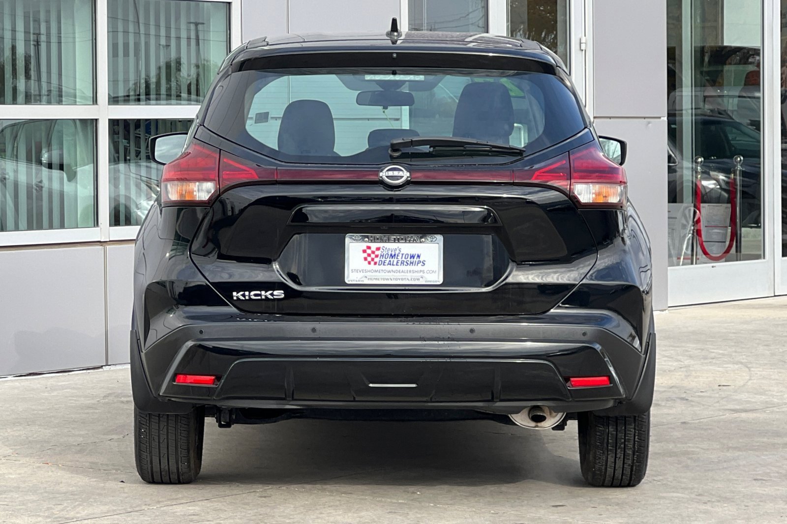 Used 2022 Nissan Kicks S image 5