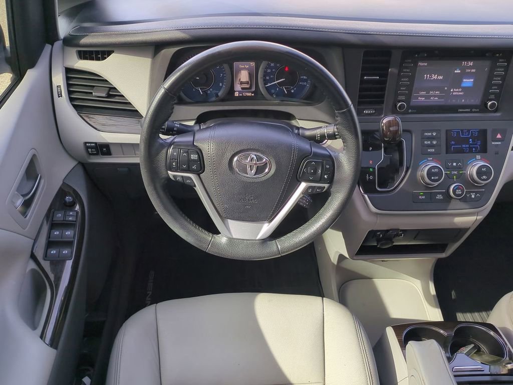 Used 2020 Toyota Sienna Limited image 15