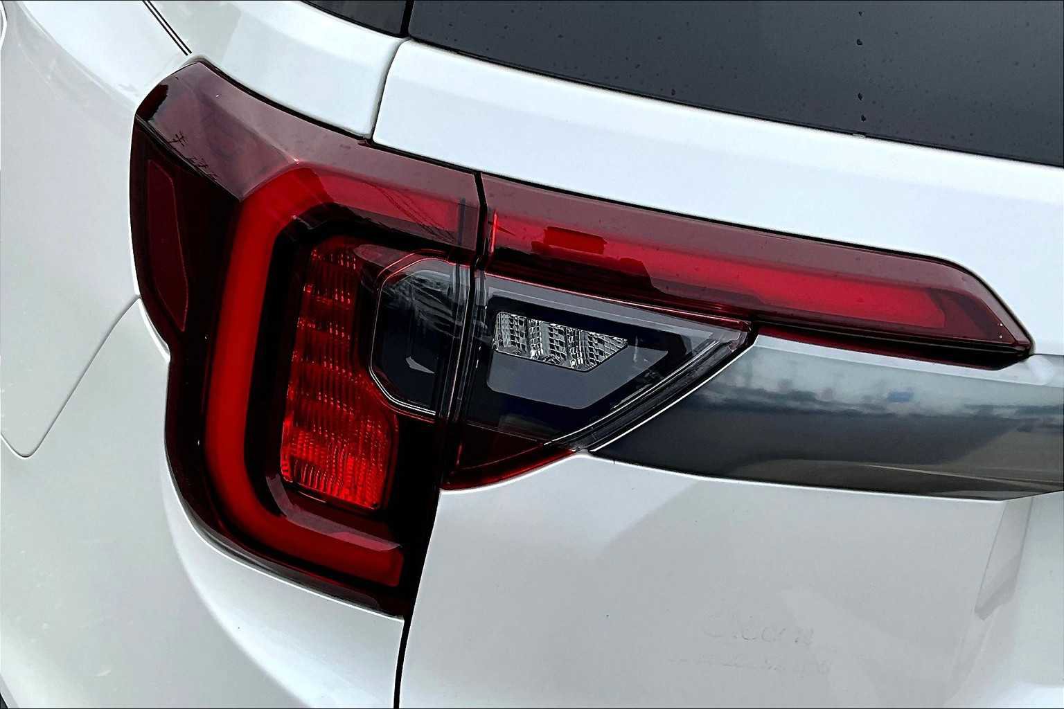 Certified 2022 GMC Acadia AT4 image 27